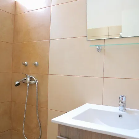 Edelweiss Apartment *