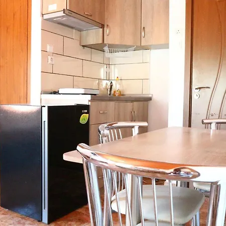 Edelweiss Apartment *